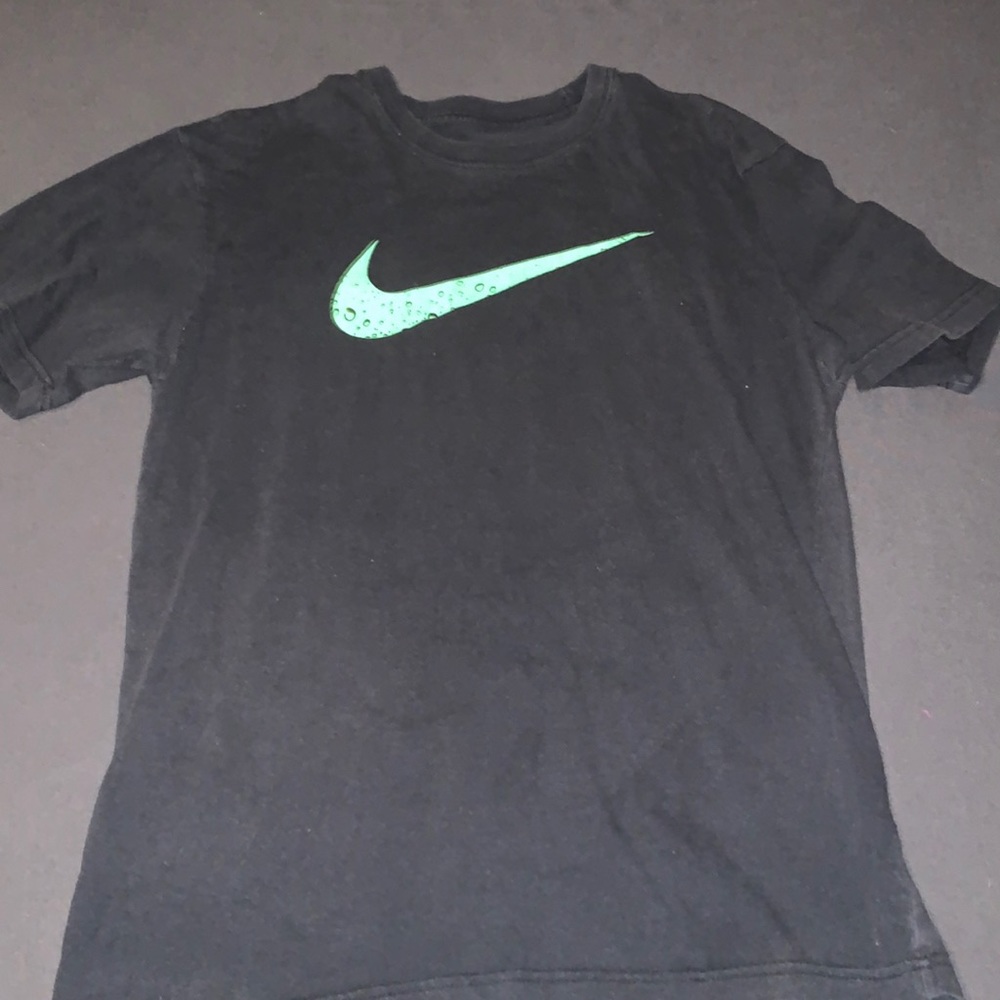 Nike “Black w/ Green Swoosh” Short Sleeve Tee / Size Medium